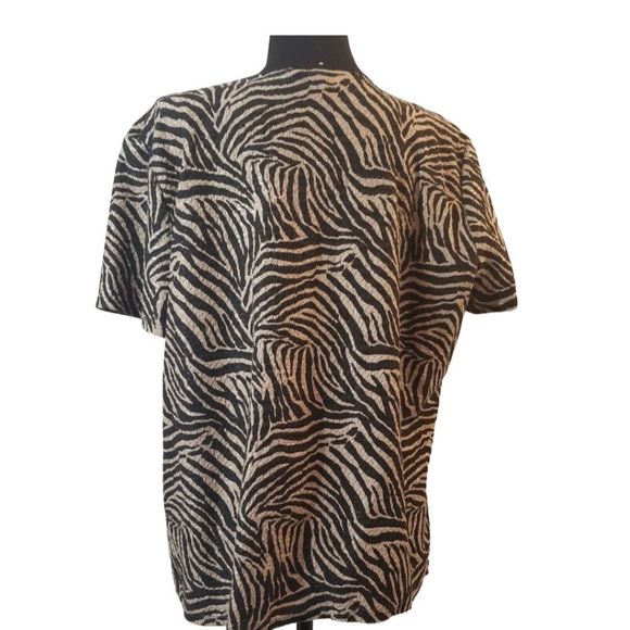 Jaclyn Smith Animal Print Blouse. - Picture 3 of 8